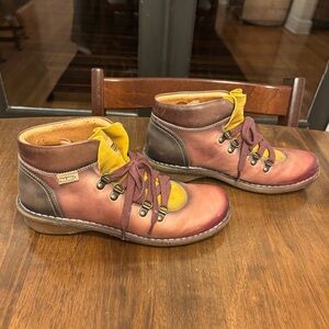 Pikolinos Boots Size 38. Orig $200.